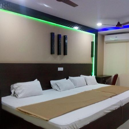 Divya Lodge Hyderabad Bagian luar foto
