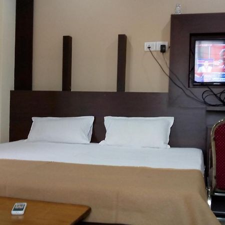 Divya Lodge Hyderabad Bagian luar foto