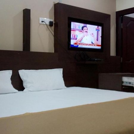 Divya Lodge Hyderabad Bagian luar foto