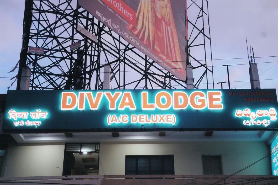 Divya Lodge Hyderabad Bagian luar foto
