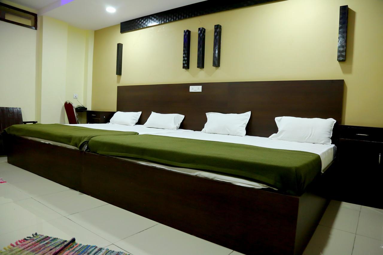 Divya Lodge Hyderabad Bagian luar foto