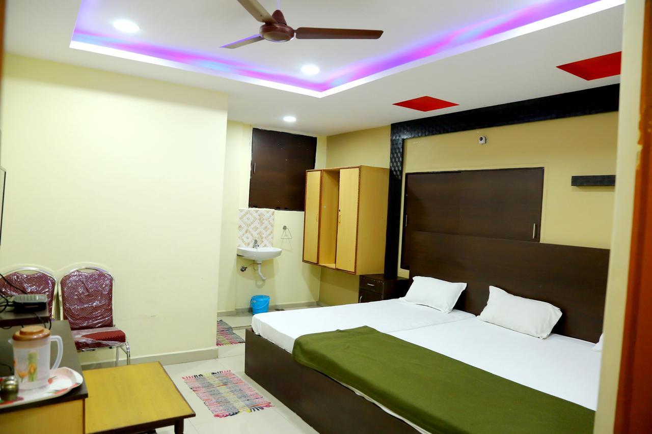 Divya Lodge Hyderabad Bagian luar foto