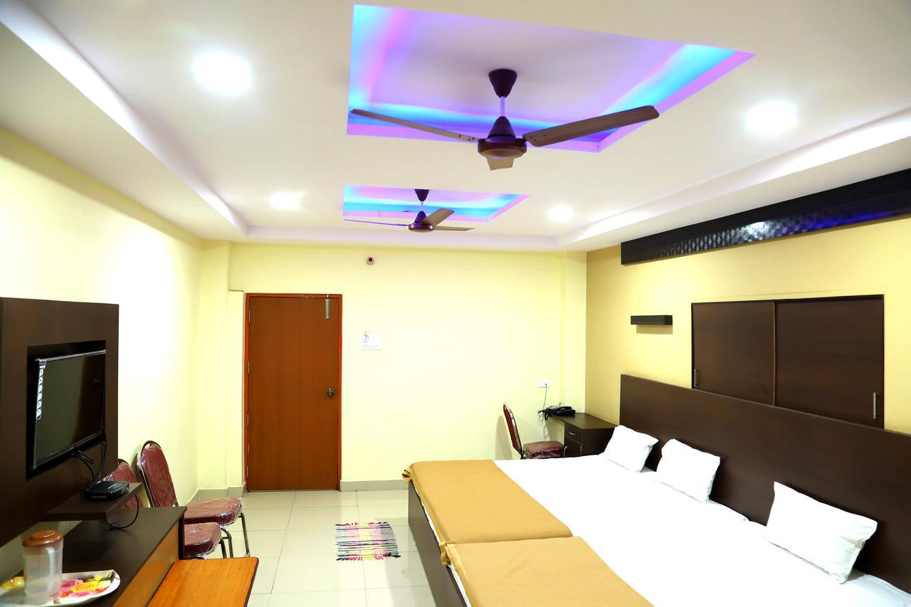 Divya Lodge Hyderabad Bagian luar foto