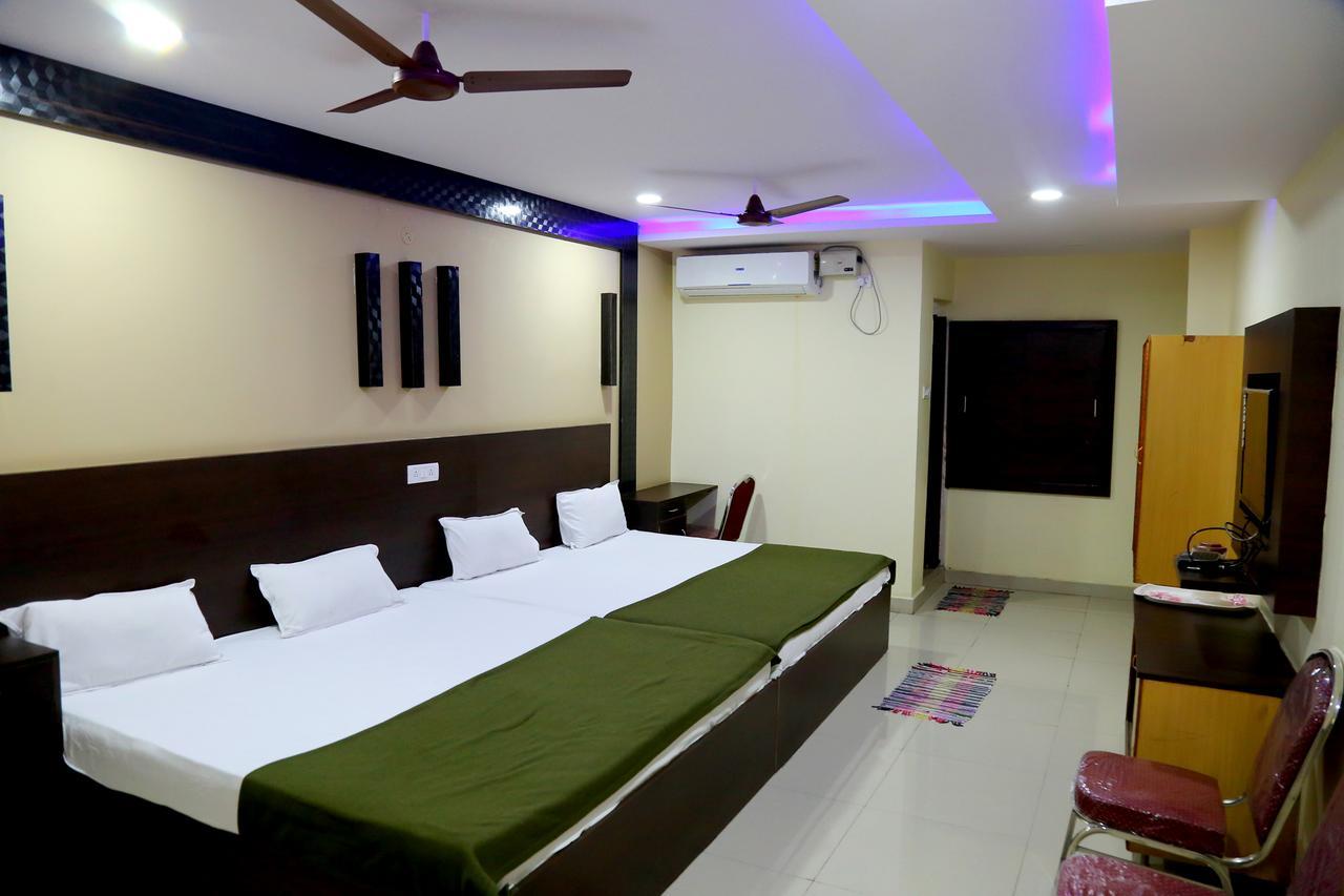 Divya Lodge Hyderabad Bagian luar foto