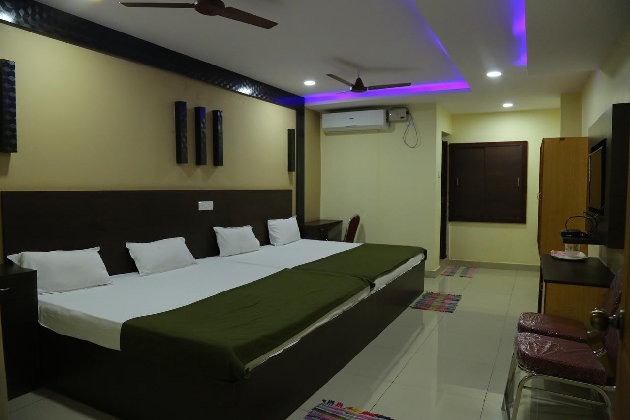 Divya Lodge Hyderabad Bagian luar foto