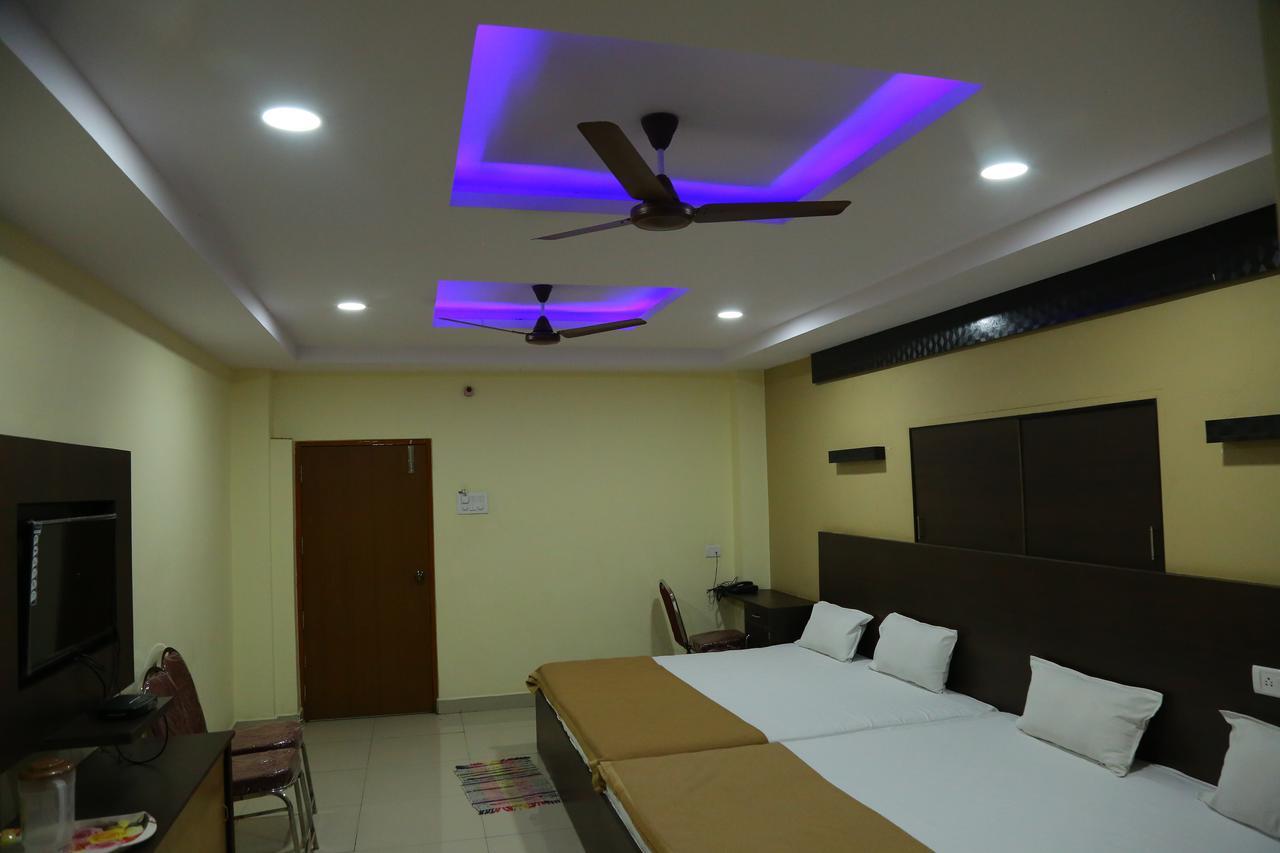 Divya Lodge Hyderabad Bagian luar foto
