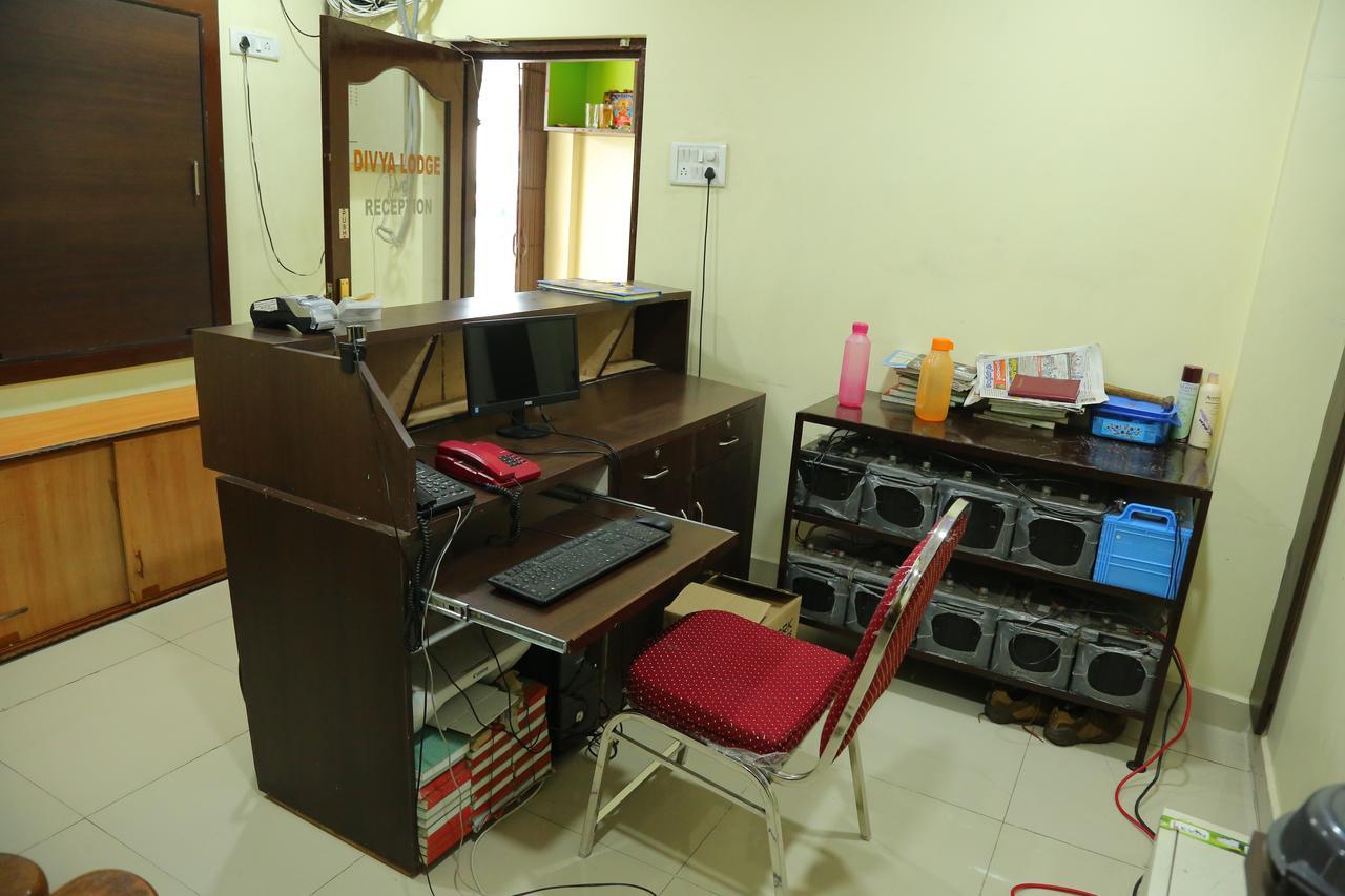 Divya Lodge Hyderabad Bagian luar foto