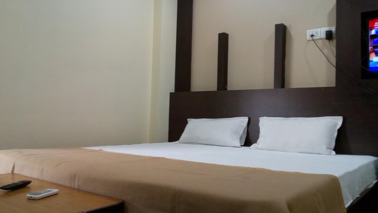 Divya Lodge Hyderabad Bagian luar foto