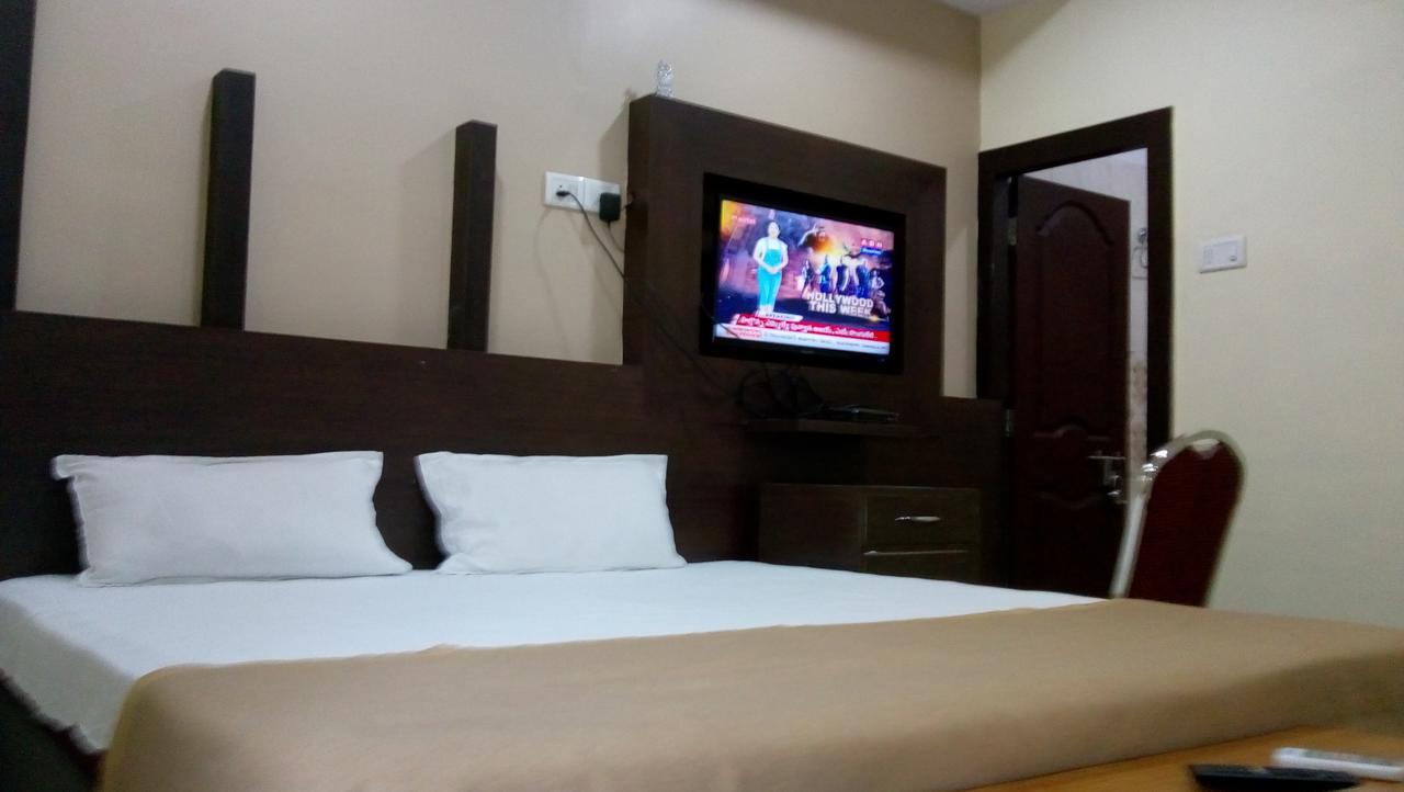 Divya Lodge Hyderabad Bagian luar foto