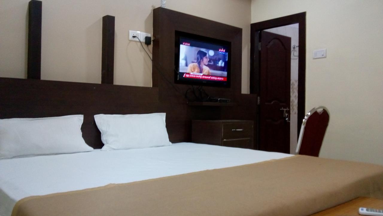 Divya Lodge Hyderabad Bagian luar foto