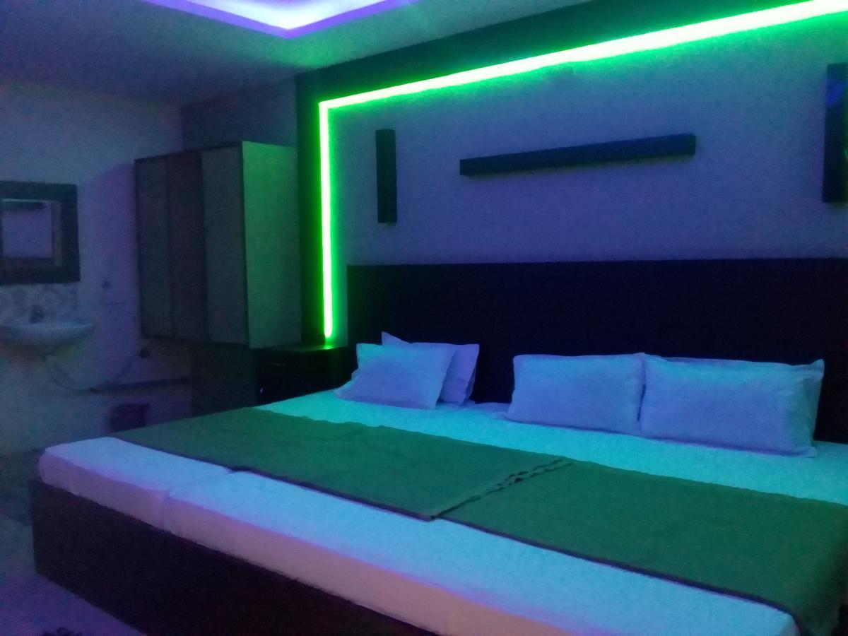 Divya Lodge Hyderabad Bagian luar foto