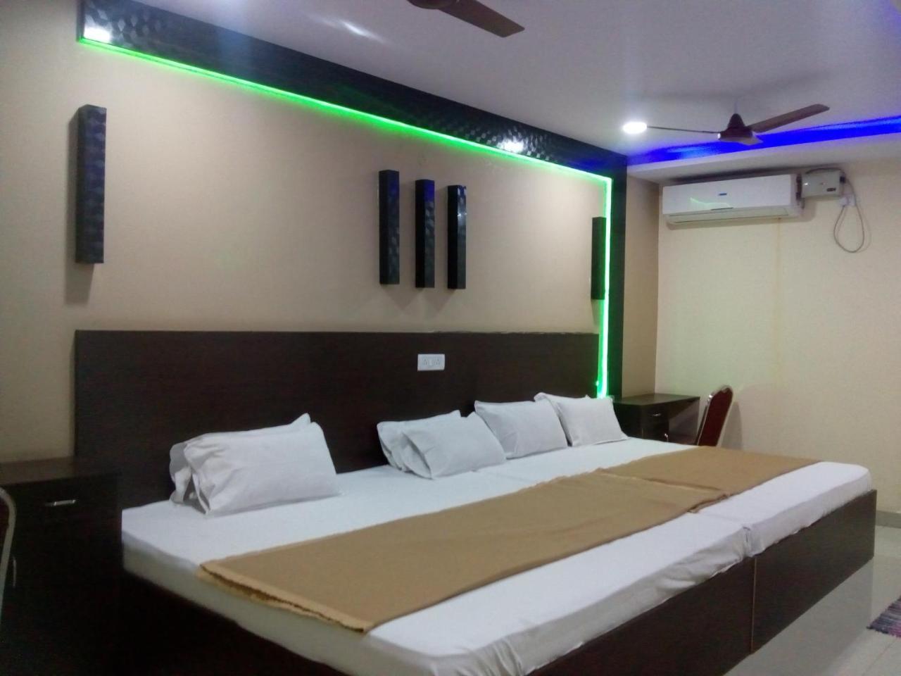Divya Lodge Hyderabad Bagian luar foto