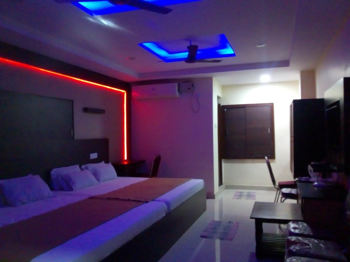 Divya Lodge Hyderabad Bagian luar foto