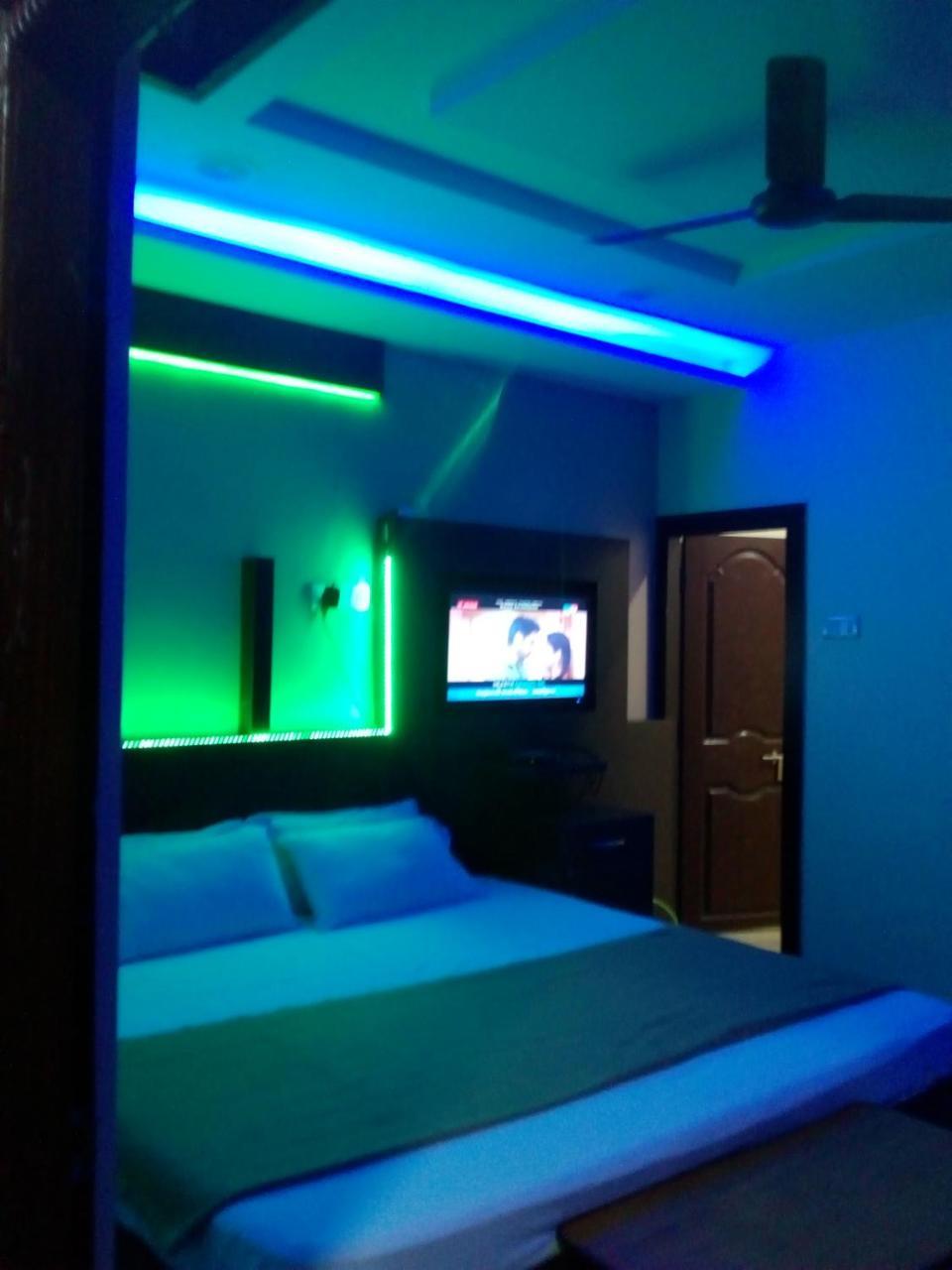 Divya Lodge Hyderabad Bagian luar foto